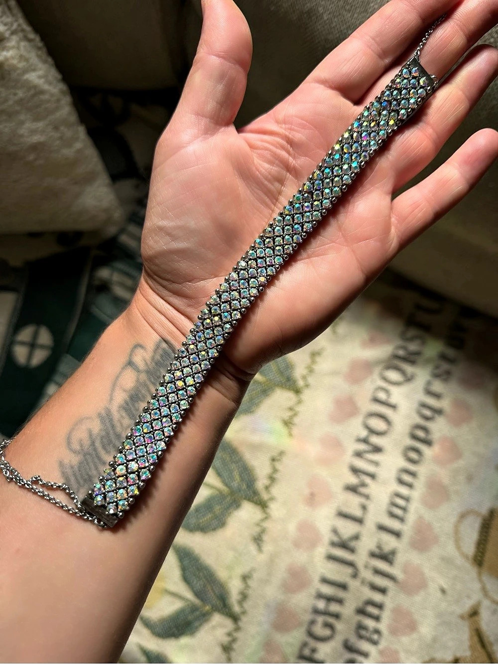 Iridescent Rhinestone Mesh choker - Picture 3 of 5